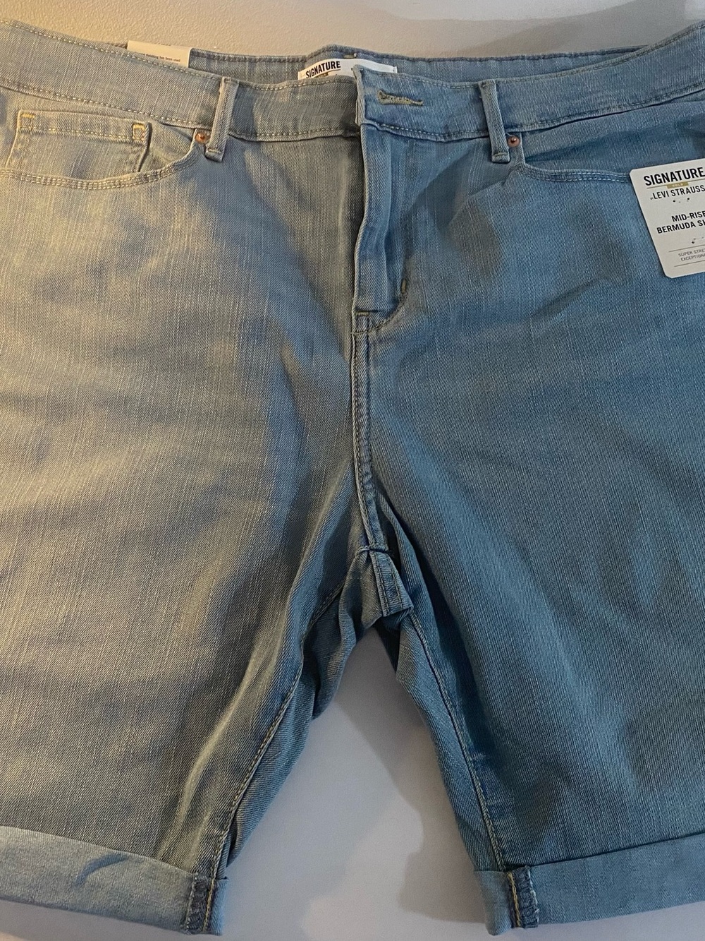 Signature Levi Strauss Women’s Denim Bermuda Shorts Size 18 W34 Light Blue NWT